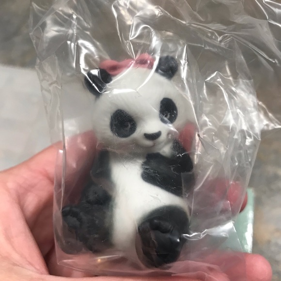 NIP Avon Vintage Panda Bear Porcelain Sweetheart Figurines, 1990’s. Set of 2. - Picture 5 of 10